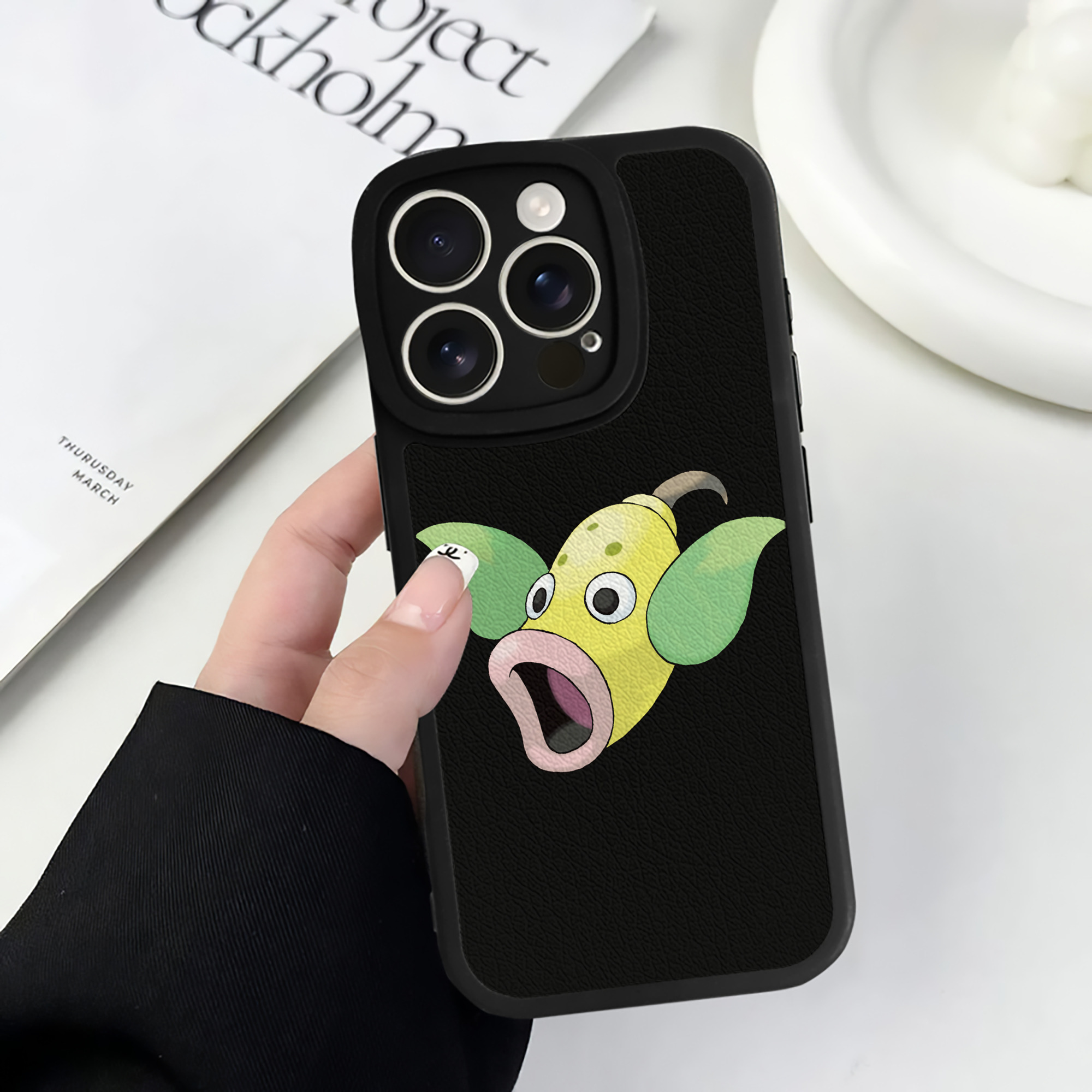 （画像用） ポケットモンスター Pokémon 【iPhone 16シリーズ対応】シリコンスマホケース（レザー調） 材質：シリコン